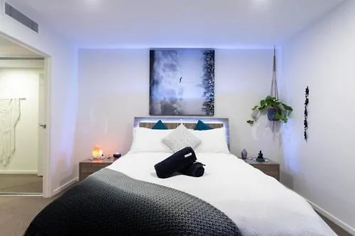 Inner City 1 Bedroom Apartment With Rooftop Pool And Parking - Serain Residences Brisbane Australia