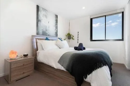 Inner City 1 Bedroom Apartment With Rooftop Pool And Parking - Serain Residences Brisbane 0*,  Australia