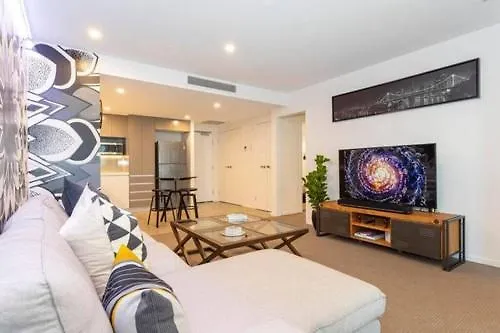 Inner City 1 Bedroom Apartment With Rooftop Pool And Parking - Serain Residences Brisbane