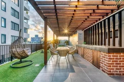 Inner City 1 Bedroom Apartment With Rooftop Pool And Parking - Serain Residences Brisbane